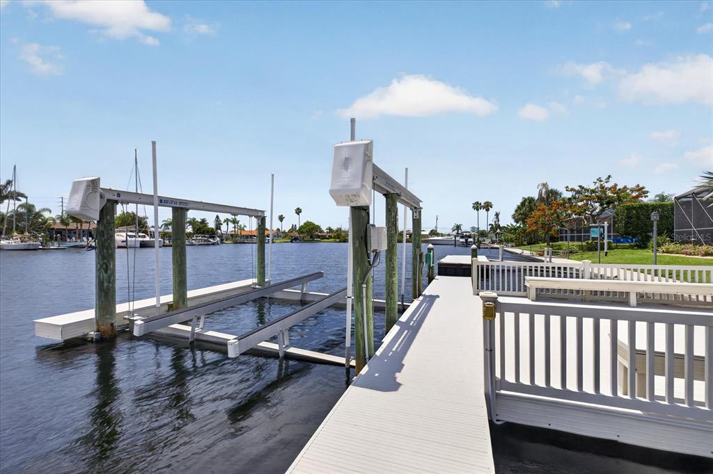 3640 Harborview Court New Port Richey, FL 34652 - Photo 4 of 95