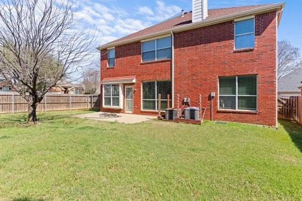 a view of a house with a backyard