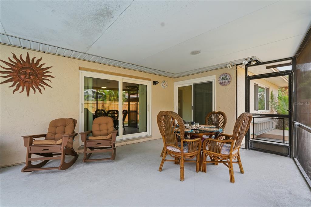 2370 Robyn Court Dunedin, FL 34698 - Photo 22 of 29 a dining room with furniture and window