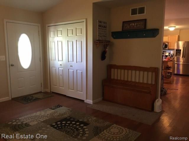 7701 North Robb Road Fowlerville, MI 48836 - Photo 5 of 14 IMG_4920.JPG