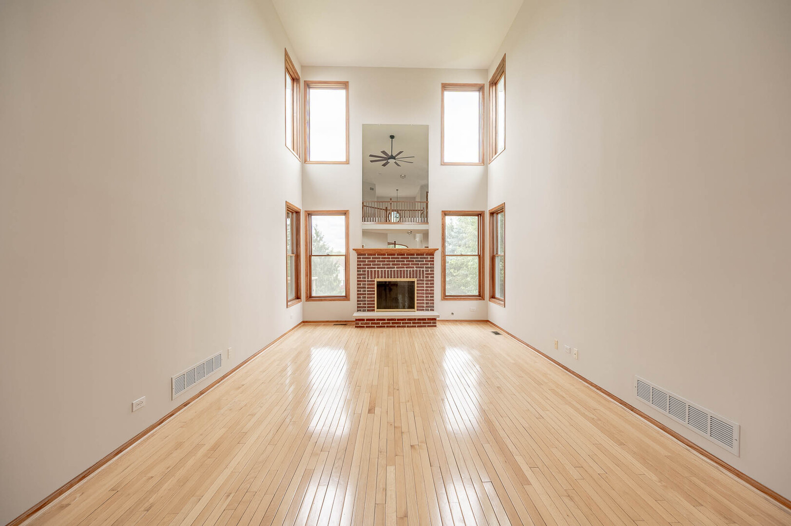 1295 Hunters Ridge West Hoffman Estates, IL 60192 - Photo 4 of 32 Gallery Image 4