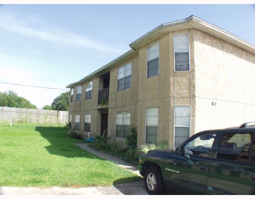 817 Quetzal Street, Unit 3 Corpus Christi, TX 78418 - Photo 1 of 1 a front view of a house with garden