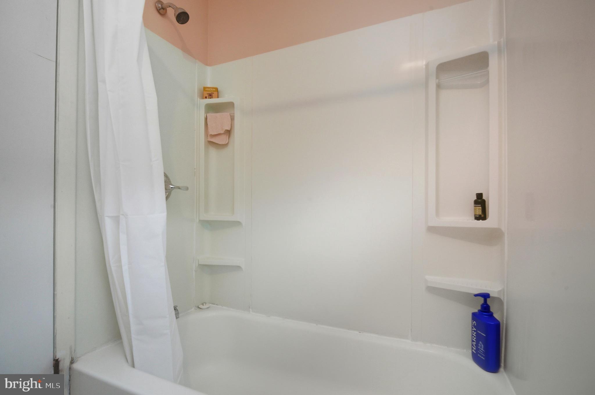 14 Buttercup Lane Willingboro, NJ 08046 - Photo 18 of 26 a bathroom with a bathtub