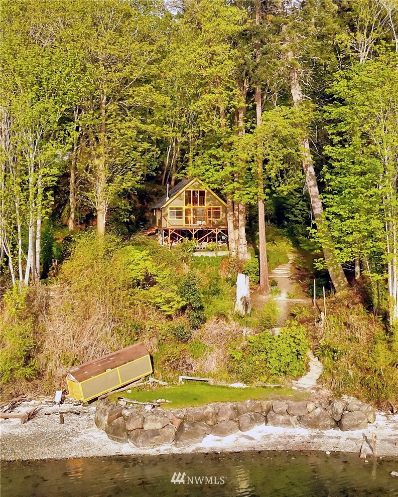 27131 Hake Road Southwest Vashon, WA 98070 - Photo 1 of 16 Gallery Image 1