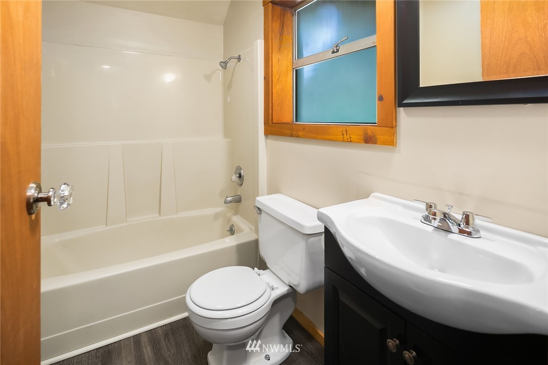 27131 Hake Road Southwest Vashon, WA 98070 - Photo 13 of 16 Gallery Image 13