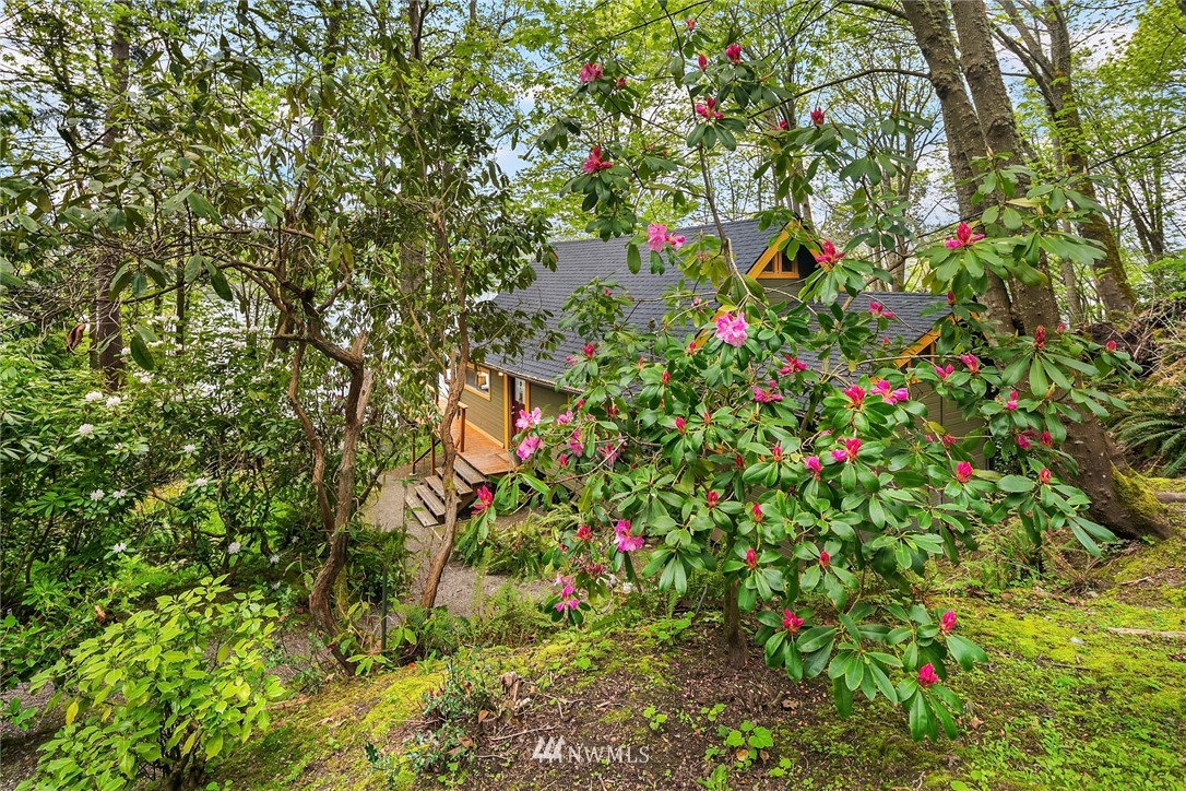 27131 Hake Road Southwest Vashon, WA 98070 - Photo 15 of 16 Gallery Image 15