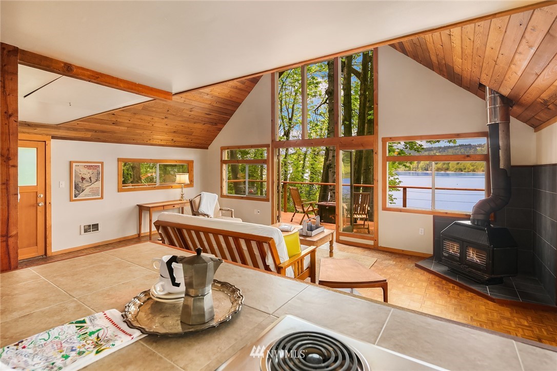 27131 Hake Road Southwest Vashon, WA 98070 - Photo 3 of 16 Gallery Image 3