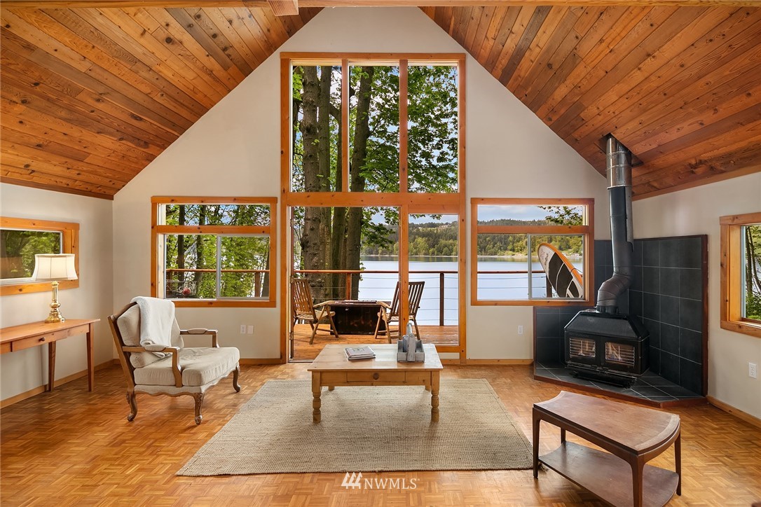 27131 Hake Road Southwest Vashon, WA 98070 - Photo 4 of 16 Gallery Image 4