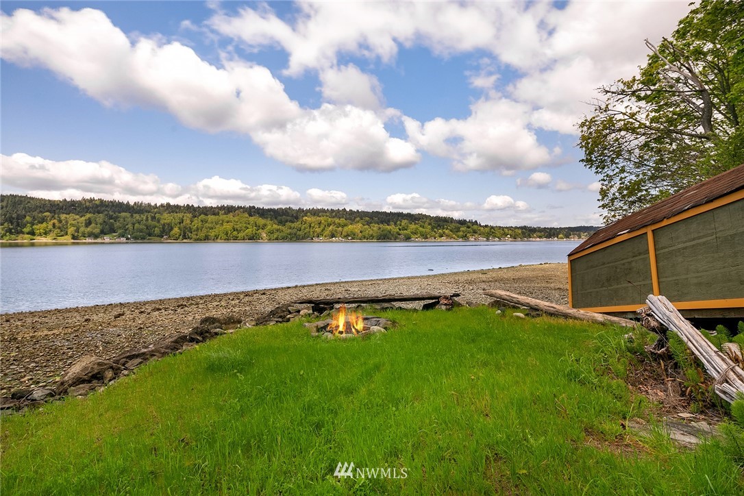 27131 Hake Road Southwest Vashon, WA 98070 - Photo 6 of 16 Gallery Image 6