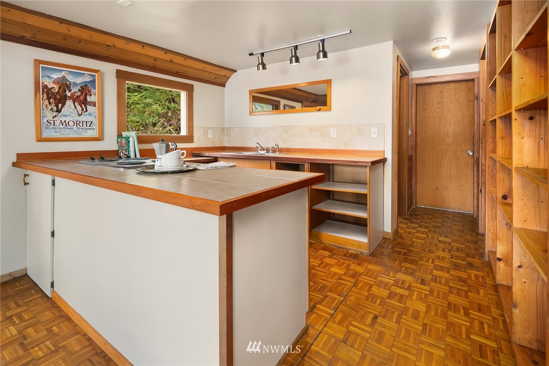 27131 Hake Road Southwest Vashon, WA 98070 - Photo 8 of 16 Gallery Image 8