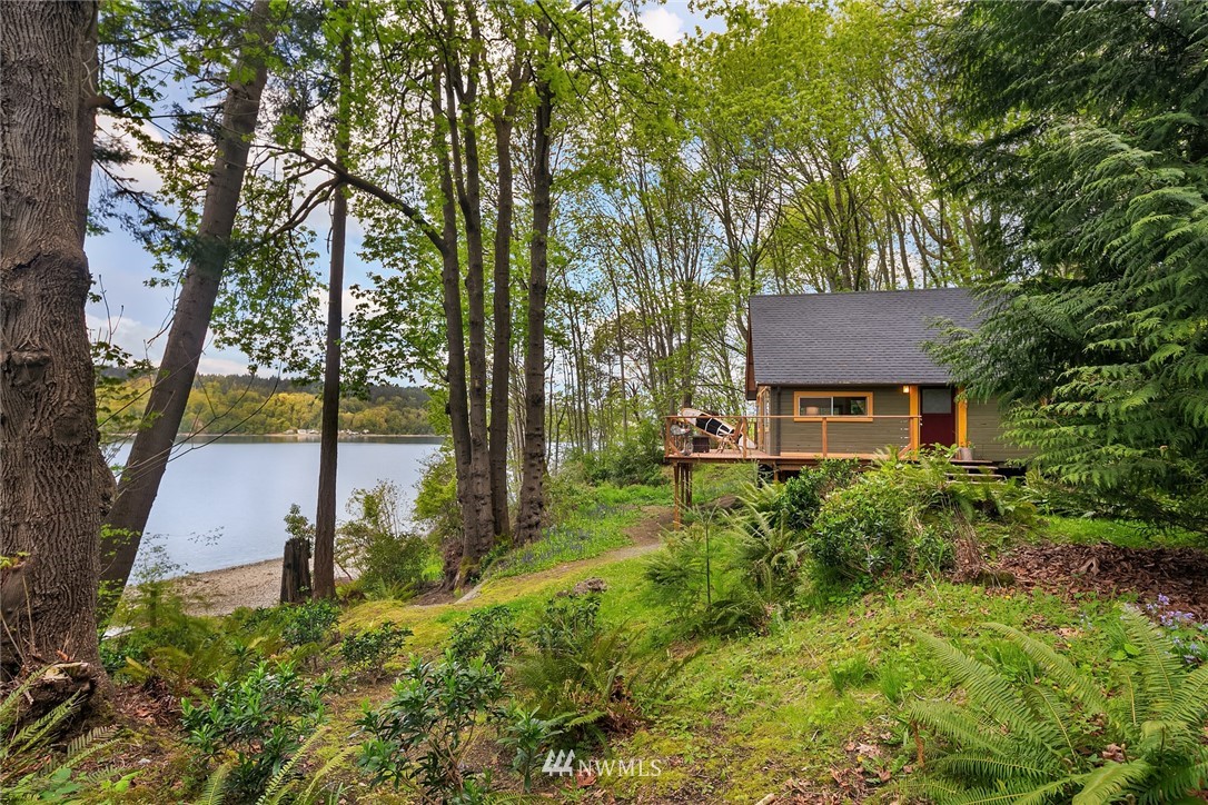 27131 Hake Road Southwest Vashon, WA 98070 - Photo 9 of 16 Gallery Image 9