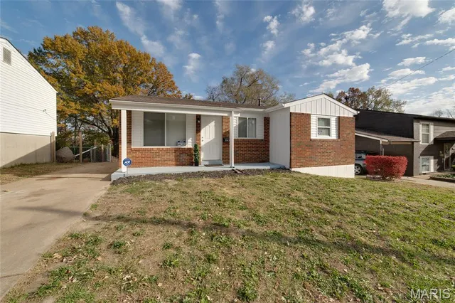 $157,500 | 10430 Castle Drive, St. Louis, MO 63136