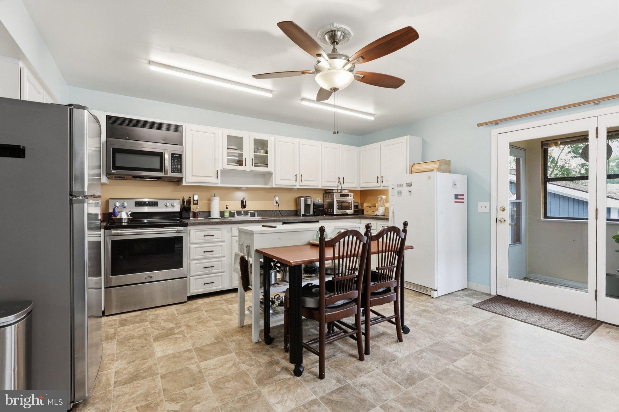 1816 Glenarm Road Edgewater, MD 21037 - Photo 7 of 55 Kitchen
