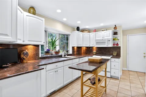$1,499,000 | 34 Wildwood Lane, East Hills, NY 11577