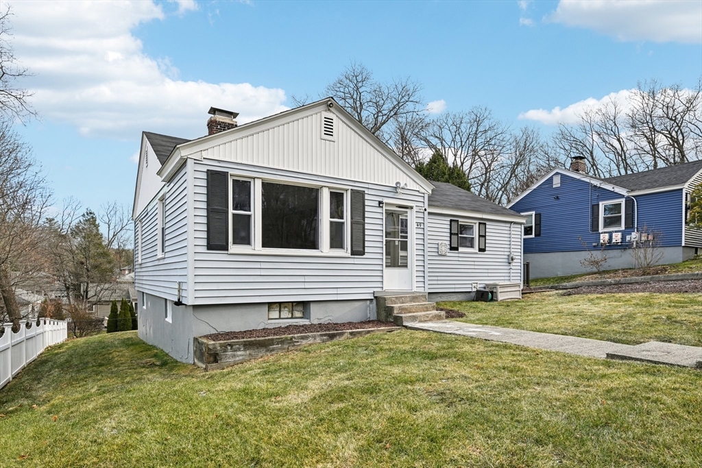49 Dellwood Road Worcester, MA 01602 - Photo 3 of 27