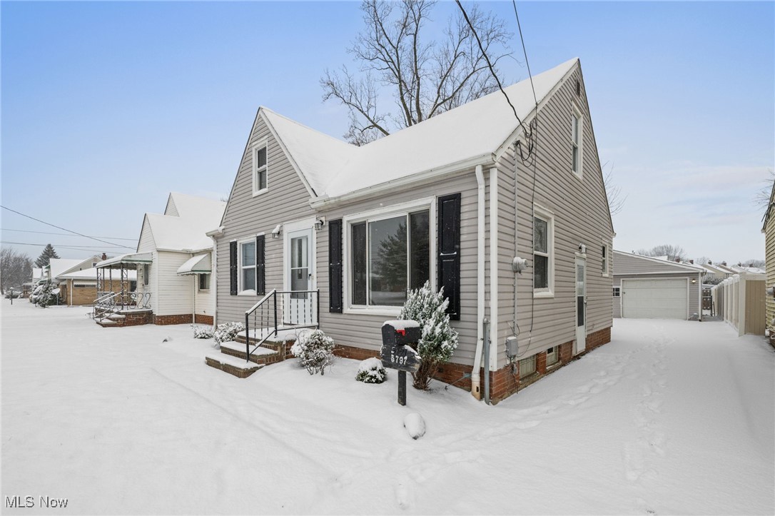 5797 Turney Road Cleveland, OH 44125 - Photo 3 of 25 Gallery Image 3