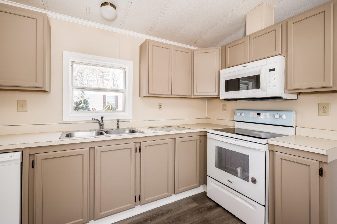 4 North Blueberry Lane Rochester, NH 03867 - Photo 2 of 20