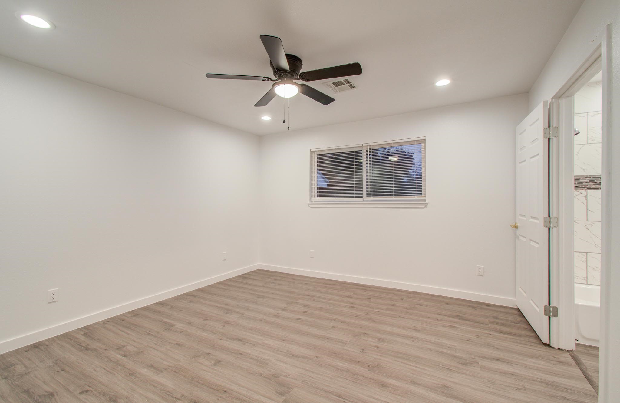 523 Brandon Road Conroe, TX 77302 - Photo 15 of 25
