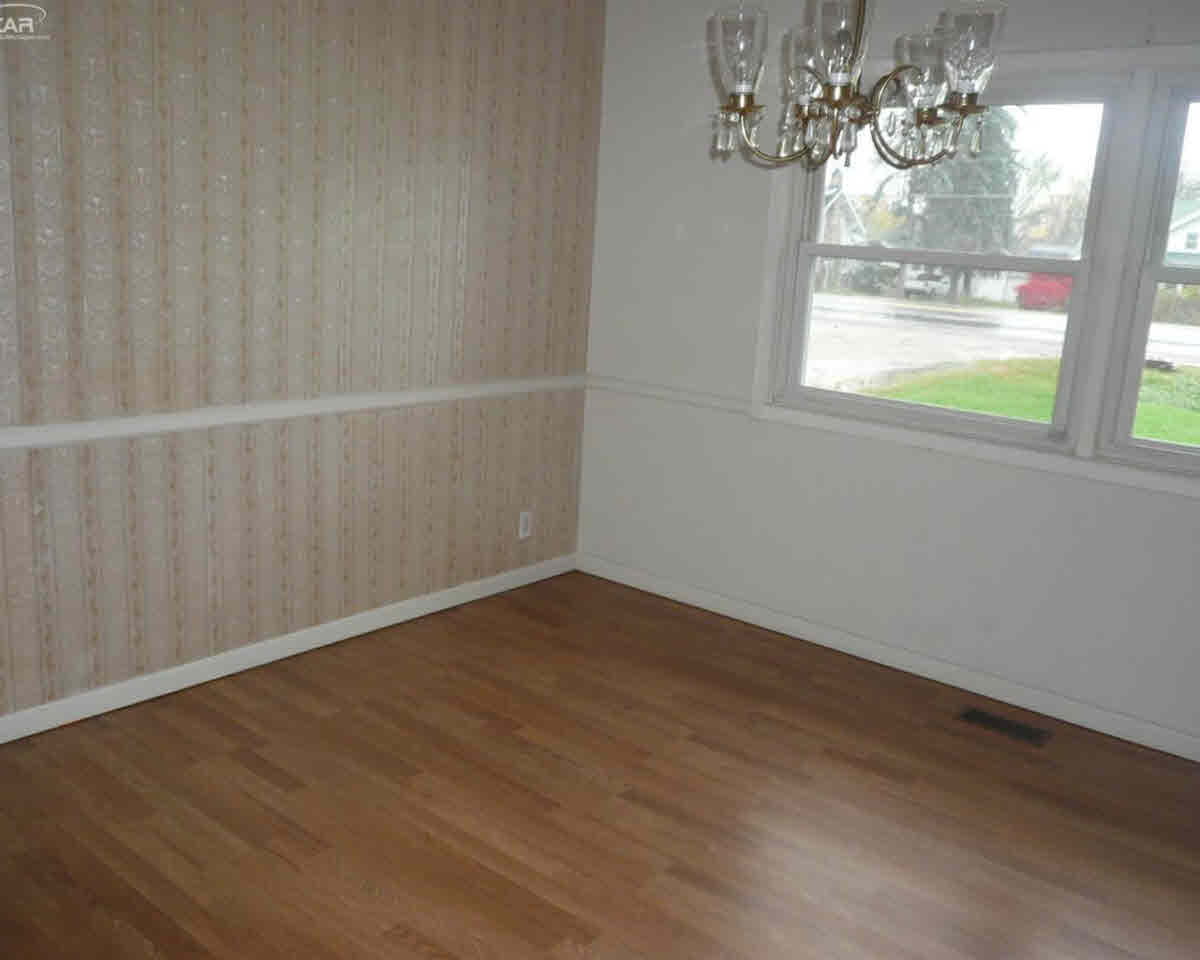 5421 Corunna Road Flint, MI 48532 - Photo 8 of 18 21234850-7.JPG