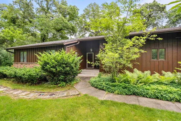 $225,000 | 7762 Singing Bird Circle, Roscoe, IL 61073