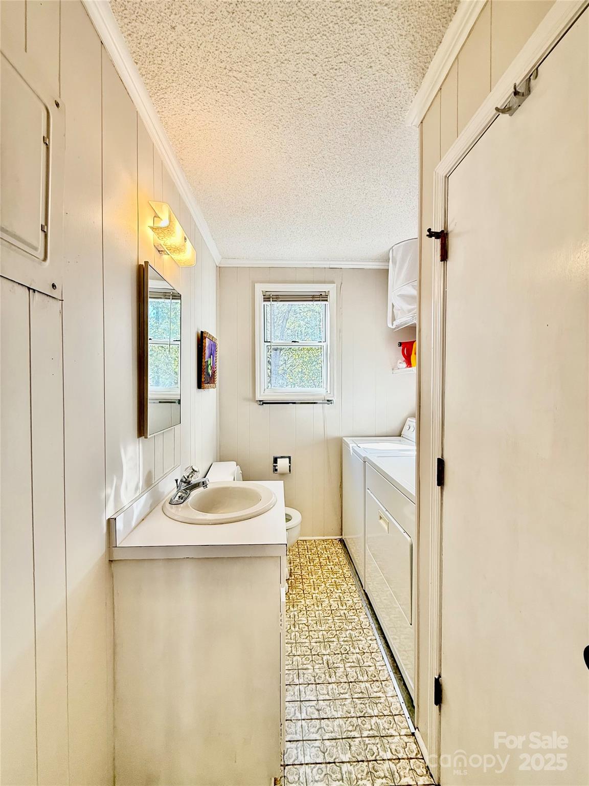 2178 Duck Cove Road Camden, SC 29020 - Photo 10 of 38 a bathroom with a tub sink and mirror