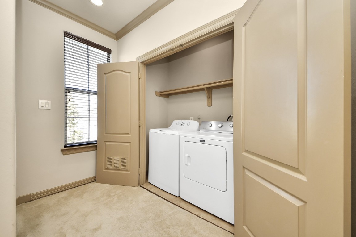 5711 Kiam Street Houston, TX 77007 - Photo 19 of 30 a utility room with dryer and washer