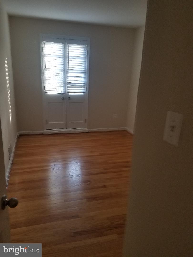 1152 Wimbledon Drive McLean, VA 22101 - Photo 25 of 37 Second bedroom on upper level