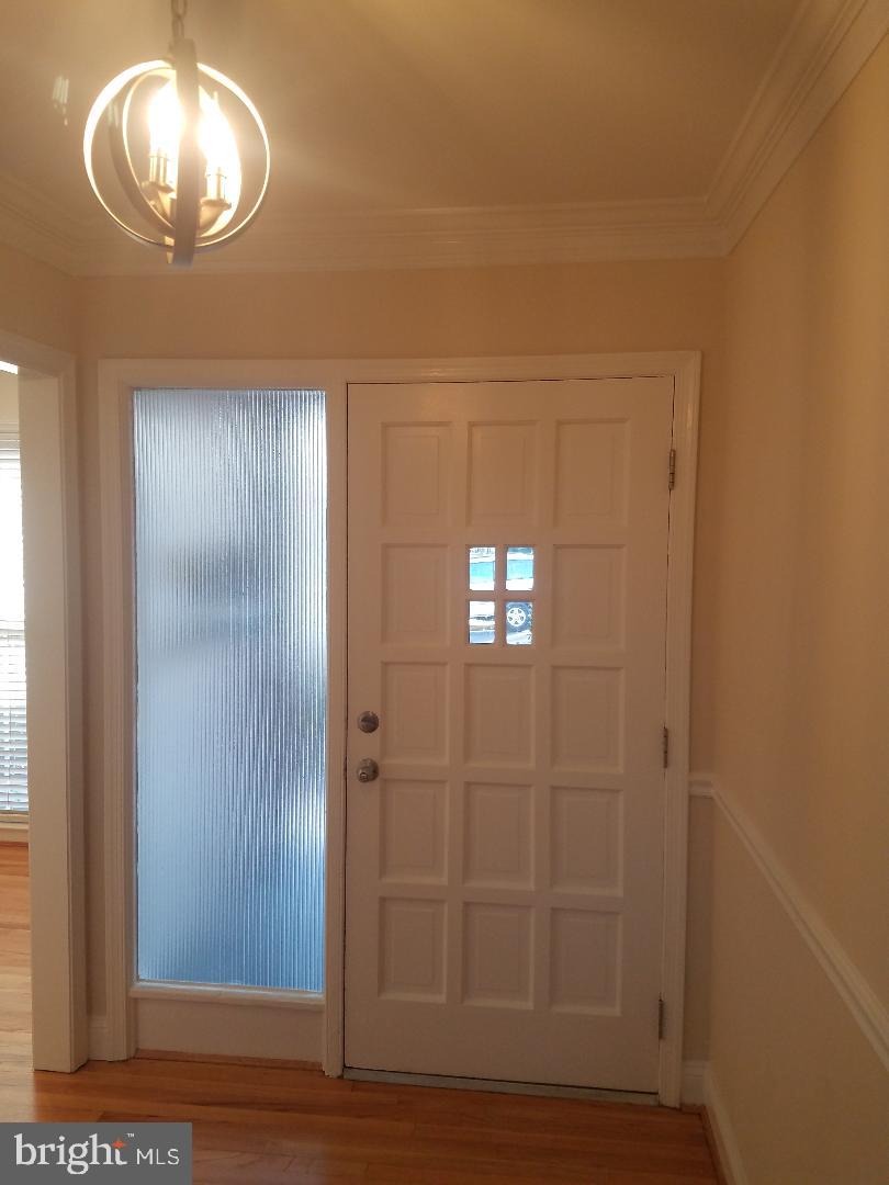 1152 Wimbledon Drive McLean, VA 22101 - Photo 3 of 37 Foyer