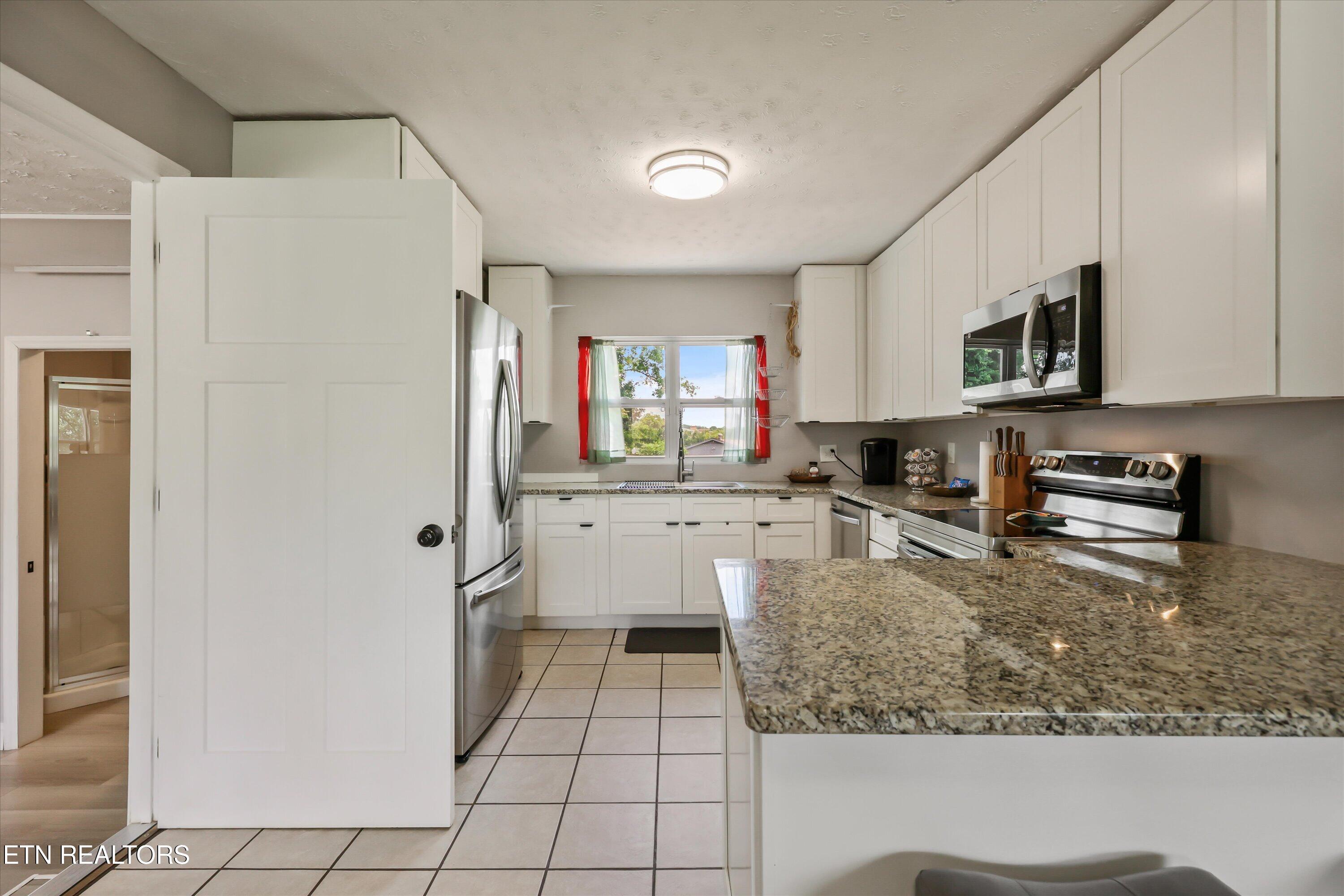 5604 Kentwood Road Knoxville, TN 37912 - Photo 12 of 34 Kitchen