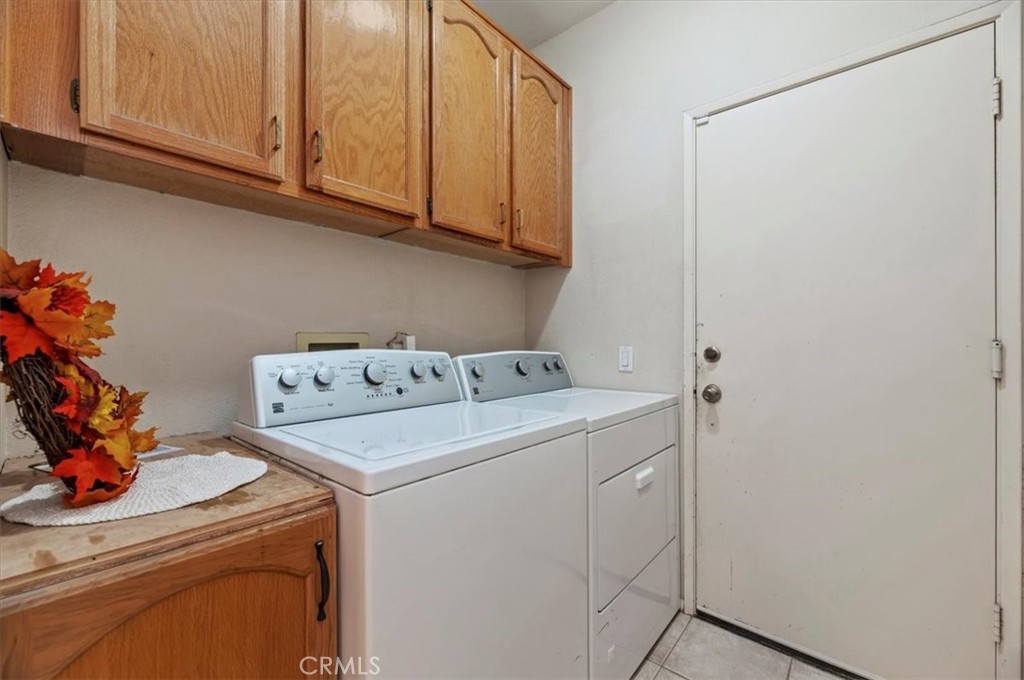 19966 Westerly Drive Riverside, CA 92508 - Photo 21 of 39 a utility room with dryer and washer