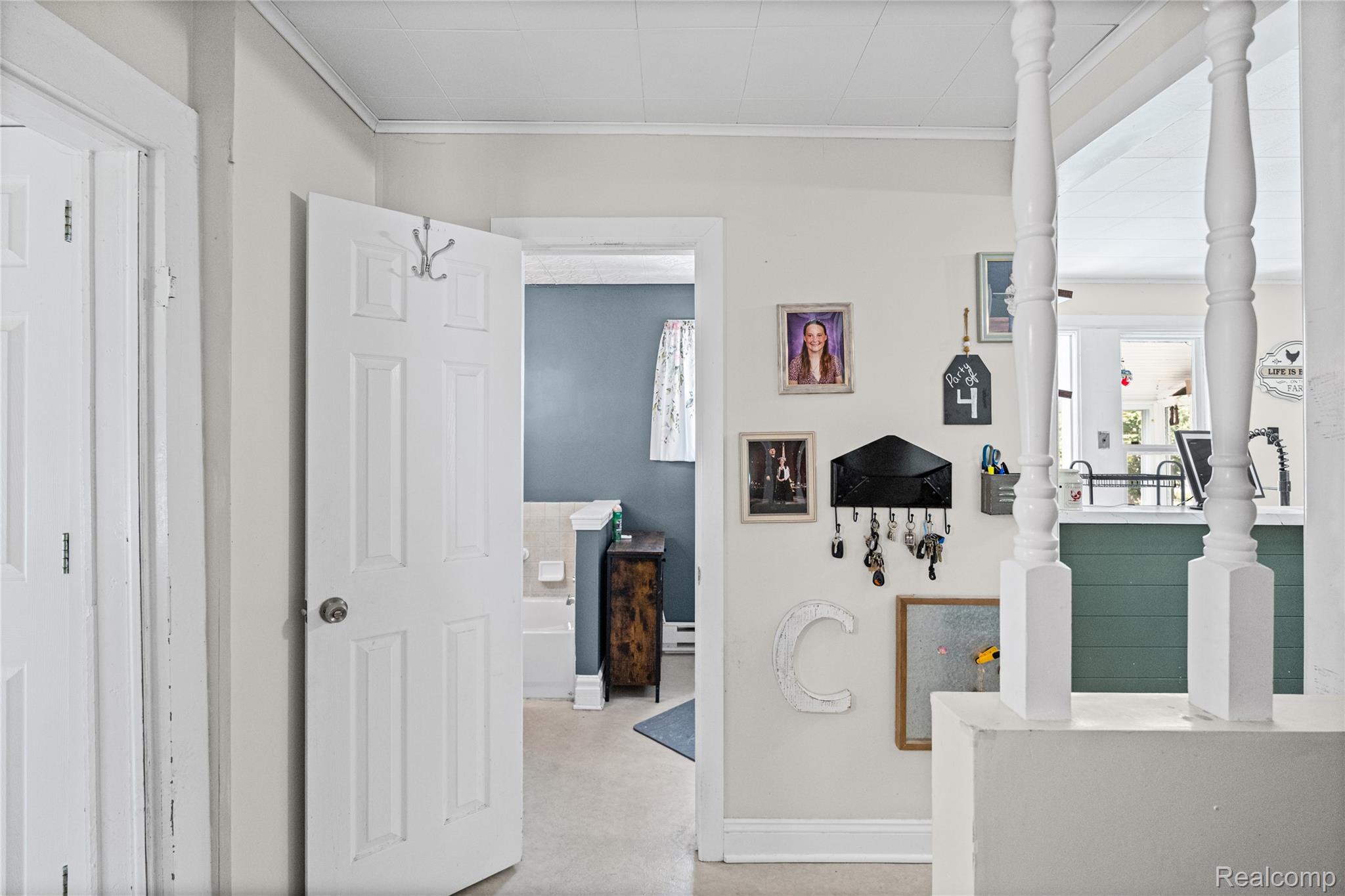1175 South Morrish Road Flint, MI 48532 - Photo 33 of 72 Interior hallway with light-toned walls and white trim