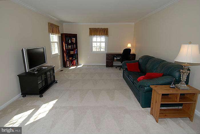 2921 Birchtree Lane Silver Spring, MD 20906 - Photo 12 of 30 Living Room