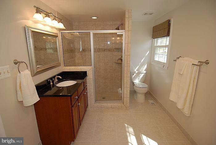 2921 Birchtree Lane Silver Spring, MD 20906 - Photo 20 of 30 Bath (Master)