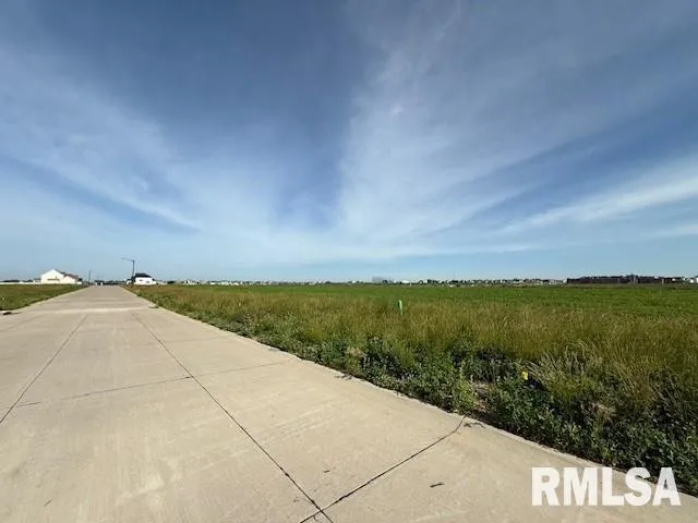 $93,500 | 6758 Meghan Avenue, Bettendorf, IA 52722