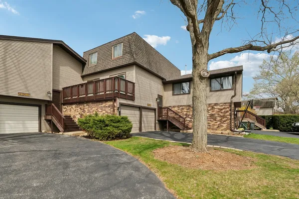 $379,900 | 29W388 White Oak Drive, Warrenville, IL 60555