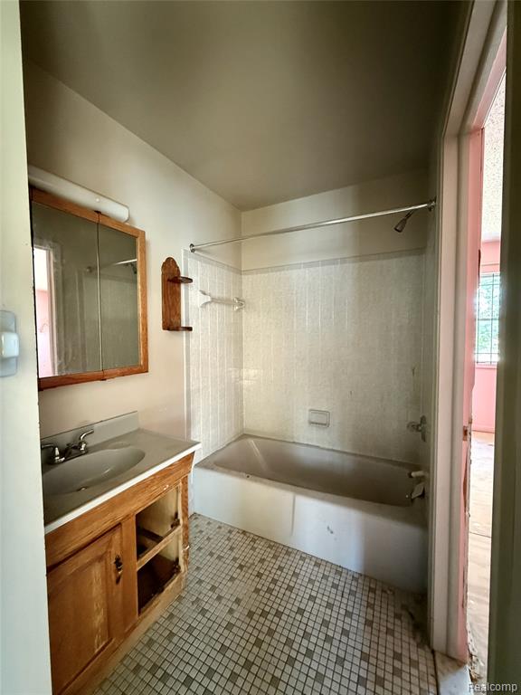 1015 West Carpenter Road Flint, MI 48505 - Photo 14 of 17 Gallery Image 14
