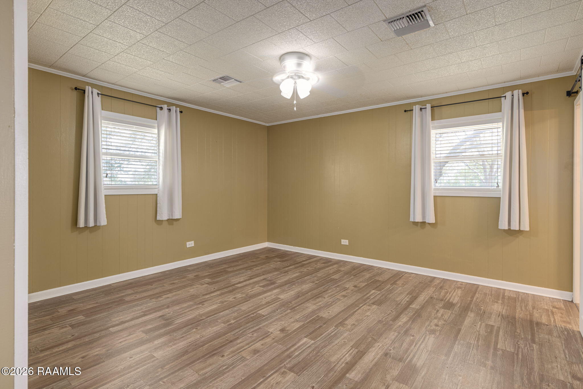 27-web-or-mls-681 Emar Dr-27