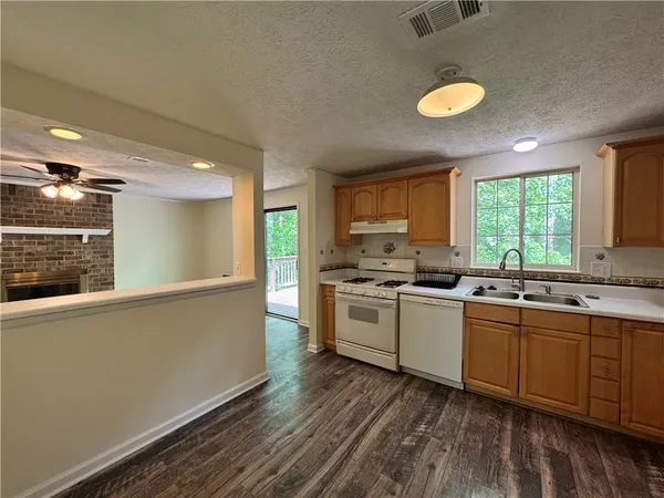 $2,200 | 440 Hembree Forest Circle, Roswell, GA 30076