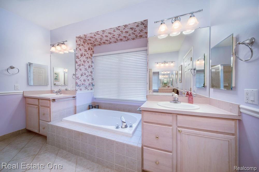 664 Timber Ridge Drive Highland, MI 48357 - Photo 24 of 50 Master Bathroom