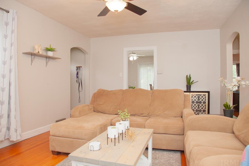 1400 South Red Bank Road Evansville, IN 47712 - Photo 3 of 28 Gallery Image 3