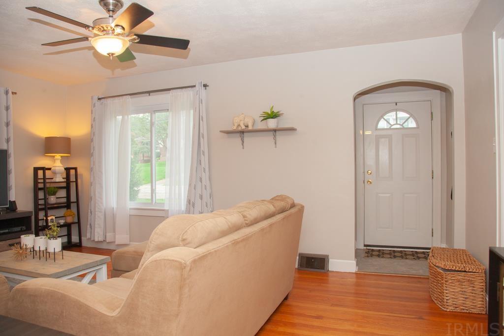 1400 South Red Bank Road Evansville, IN 47712 - Photo 4 of 28 Gallery Image 4