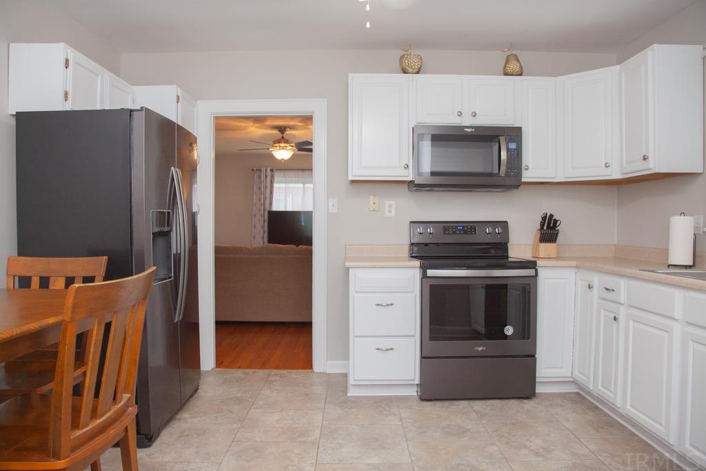 1400 South Red Bank Road Evansville, IN 47712 - Photo 5 of 28 Gallery Image 5
