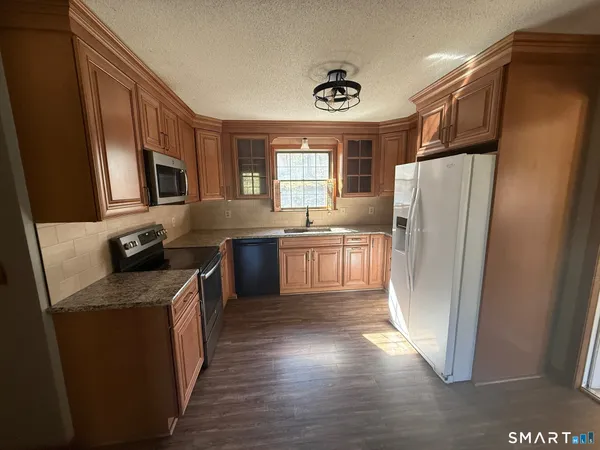 $374,999 | 1 Whitney Road, Columbia, CT 06237