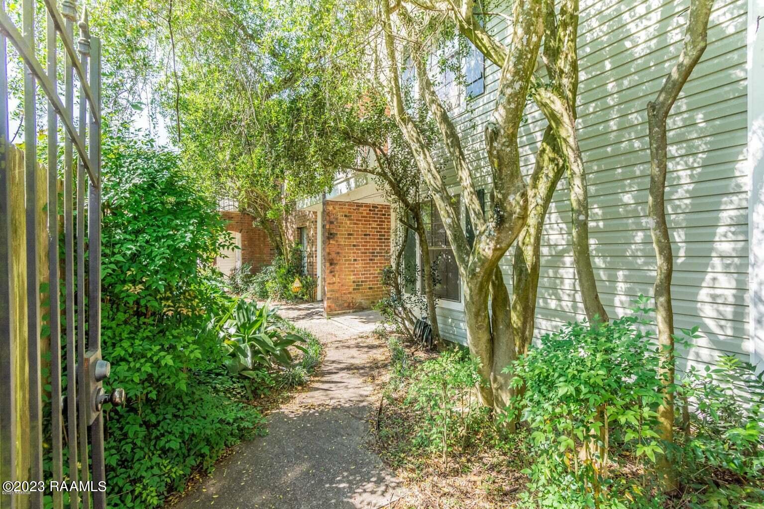 522 Harding Street, Unit C Lafayette, LA 70503 - Photo 2 of 15 IMG_9558
