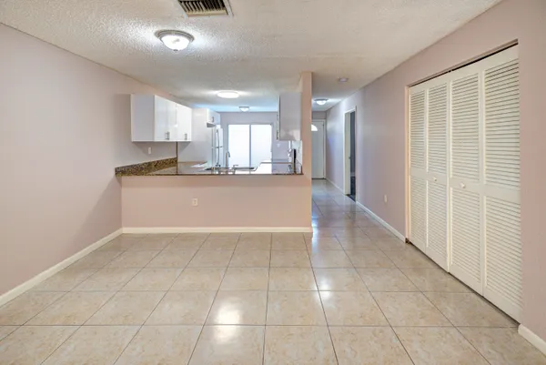 $2,200 | 858 Crystal Lake Drive, Deerfield Beach, FL 33064