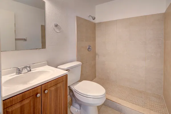 $2,200 | 858 Crystal Lake Drive, Deerfield Beach, FL 33064