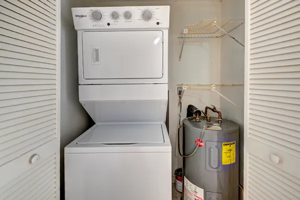 $2,200 | 858 Crystal Lake Drive, Deerfield Beach, FL 33064