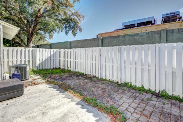 $2,200 | 858 Crystal Lake Drive, Deerfield Beach, FL 33064