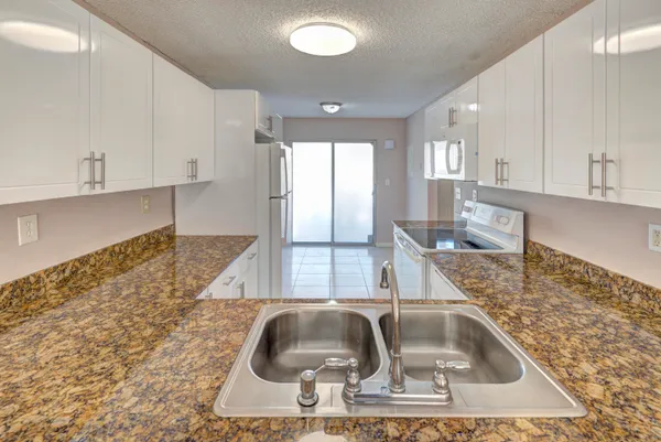 $2,200 | 858 Crystal Lake Drive, Deerfield Beach, FL 33064