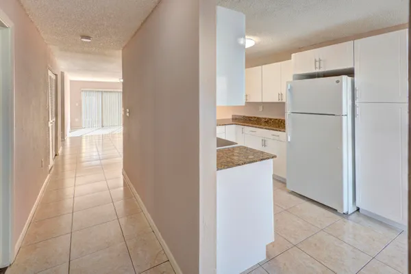 $2,200 | 858 Crystal Lake Drive, Deerfield Beach, FL 33064
